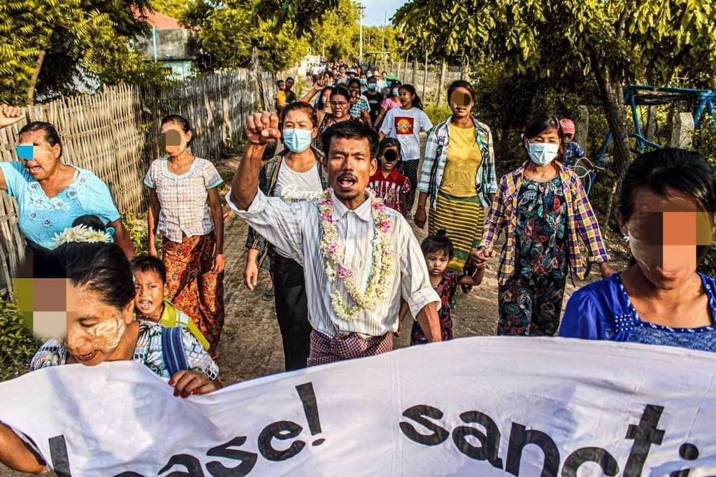 HanThi50455843's tweet photo. Residents, teachers and parents from Letpadaung Taung village, Salingyi, rallied today in voicing out their oppositions to Illegitimate Military ruling. #ChinaIsBackingSAC #CCP_StopSupportingJunta #2022May20Coup #WhatsHappeningInMyanmar https://t.co/hQ03eC8rEV