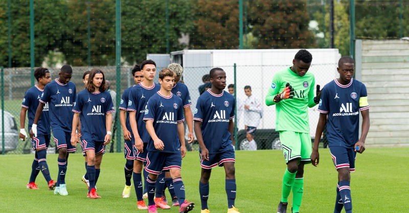PSG_inside's tweet photo. 🔜⚽️✊

Après avoir brillamment terminé en tête de leur groupe respectif en championnat, les équipes de jeunes du @PSG_inside entament la phase finale ce week-end. Les deux matchs se dérouleront ce dimanche sur le terrain d’honneur du stade Georges Lefèvre.