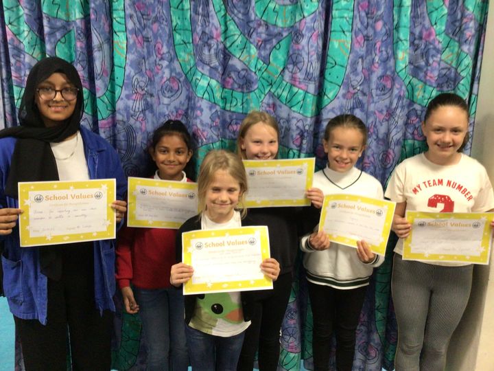 Our School Value Award winners in Years 3, 4, 5 and 6 for being thoughtful! 👏 #GirlPower dlvr.it/SQlPVc