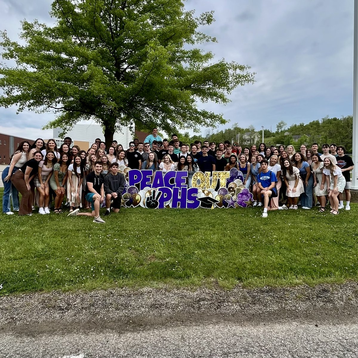 Happy Last Day Seniors! 
Peace out PHS -Class of 2022