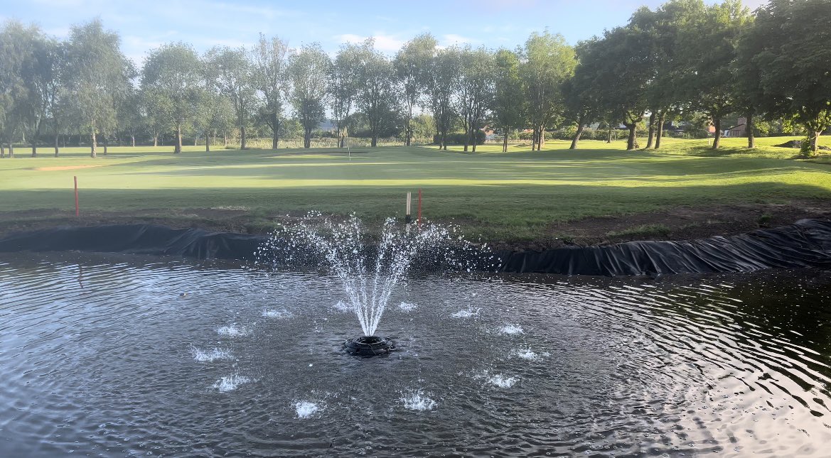 Happy that the pond is now finished 😀 caused me some sleepless nights but made up with how it’s turned out 😍 some potted plants going in very soon 🙌🏼 any advice on what type to put in would be appreciated 😎