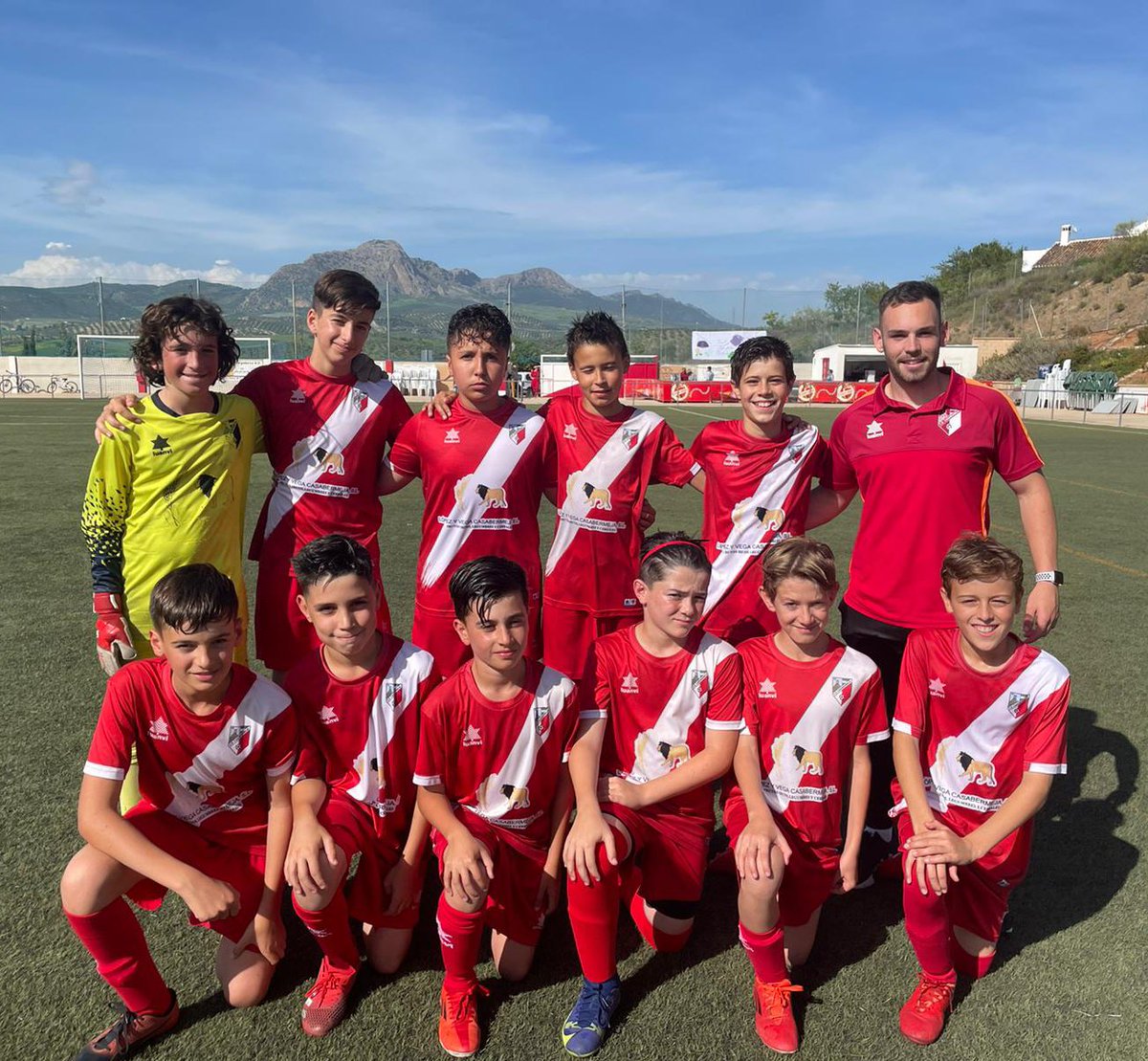 CDCasabermeja's tweet photo. ⚽️ 𝗔𝗟𝗘𝗩𝗜́𝗡 𝗔 ⚽️

C.D. CASABERMEJA 8️⃣ - 2️⃣ C.D. SAN ESTANISLAO https://t.co/OjV4E5wMpc