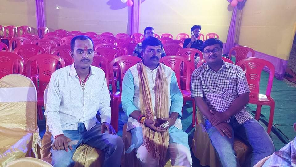 Sujeetkumarjdu's tweet image. आज लखीसराय विधानसभा के महिसौरा निवासी मित्र #sujeetkumar और छोटे भाई Raushan Kumar जी के शुभ तिलकोत्सव में शामिल होकर दोनों मित्रों को बधाई और अनंत शुभकामनाएं दिया 🎉🎉🎉👍।।