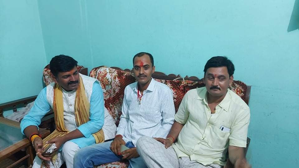 Sujeetkumarjdu's tweet image. आज लखीसराय विधानसभा के महिसौरा निवासी मित्र #sujeetkumar और छोटे भाई Raushan Kumar जी के शुभ तिलकोत्सव में शामिल होकर दोनों मित्रों को बधाई और अनंत शुभकामनाएं दिया 🎉🎉🎉👍।।