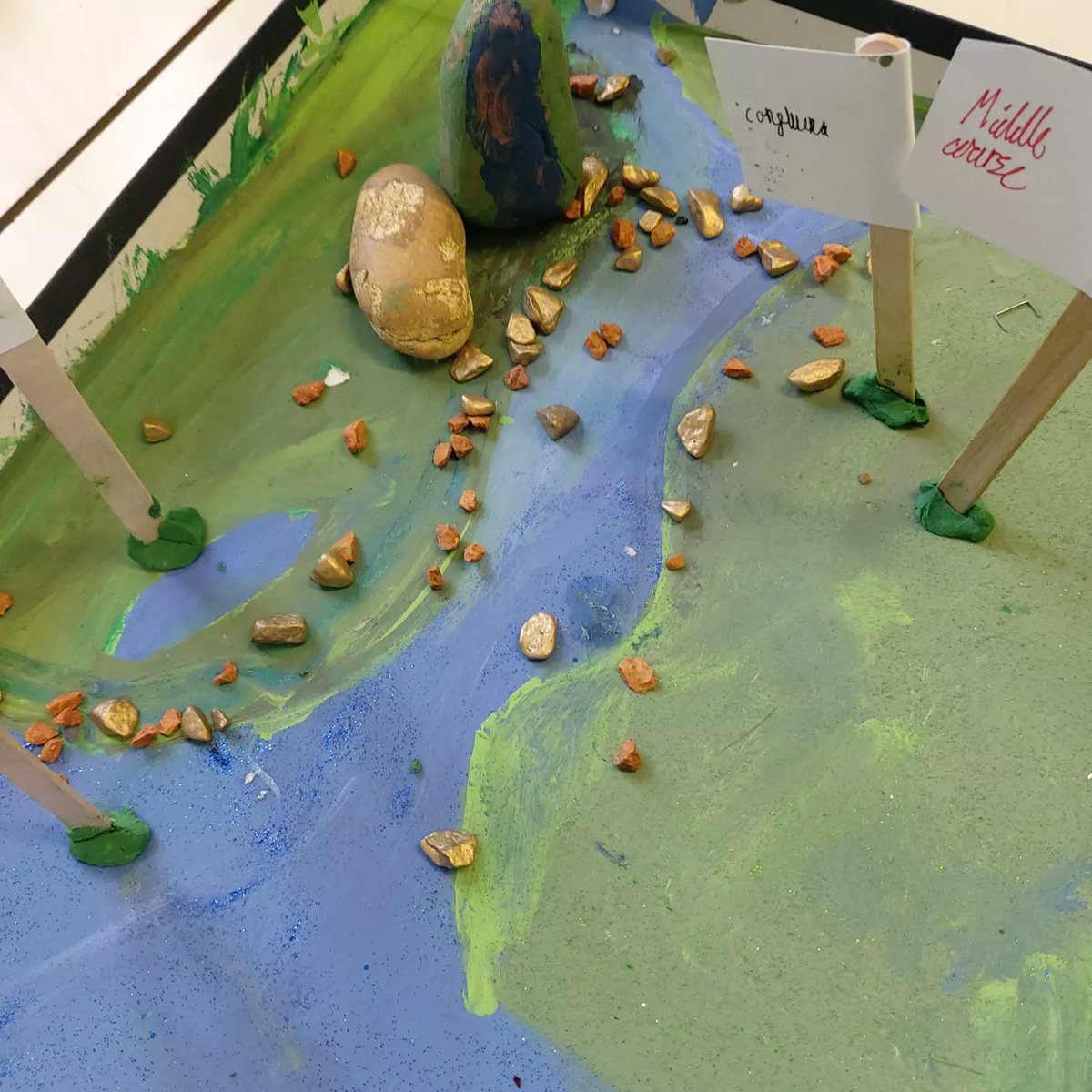 LutonOakwood's tweet photo. Model making in geography in Year 5! Who knows the different parts of a river? 🏞 #geography #rivers #lutonschools https://t.co/9tkG2qcL9X