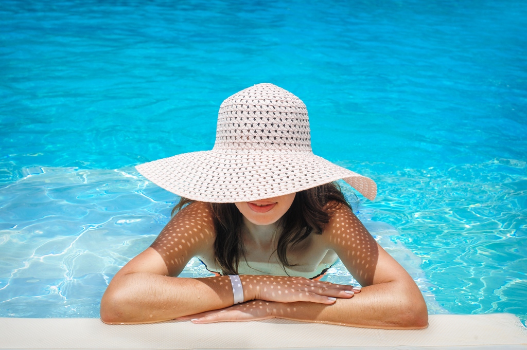 BijouxTerner's tweet photo. It's Friday and we're ready for the weekend! Anyone else already mentally checked out?​

If you can't be poolside, spend your downtime today shopping the perfect poolside accessories!​

https://t.co/MVpaDvQAq6​

#bijouxbabe #bijouxterner #summerhat #fridayfun #amazon #shopamazon https://t.co/n82R7PlDE2
