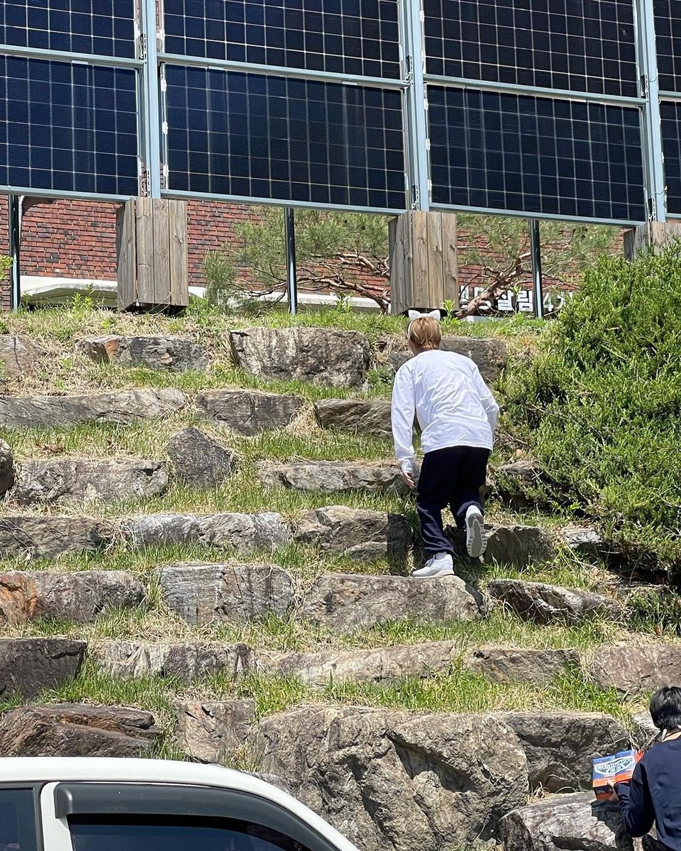 JZAEMlN's tweet photo. Jaemin the explorer! https://t.co/qJajnJSZJo