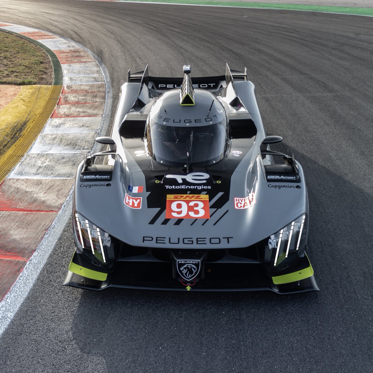 Peugeot France tweet media