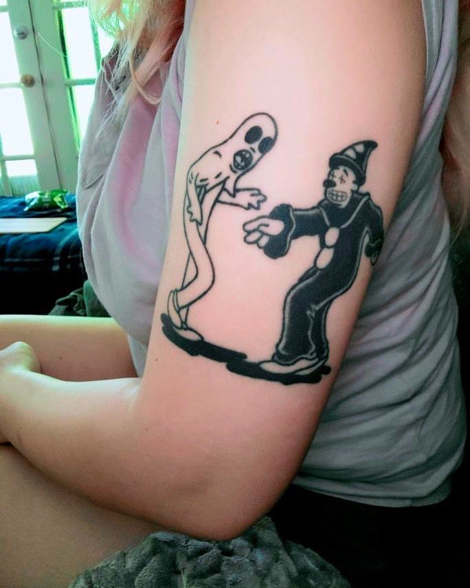  Artist makes 76 tattoos to recreate a scene from Betty 