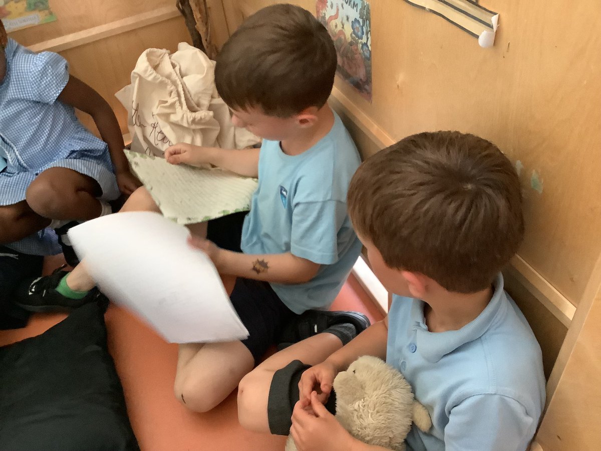 NLeeGDPS's tweet photo. More wonderful pictures of the story tellers that are Year 1. @denisemburgess @GreatDenhamPS https://t.co/fh80FjDdXn