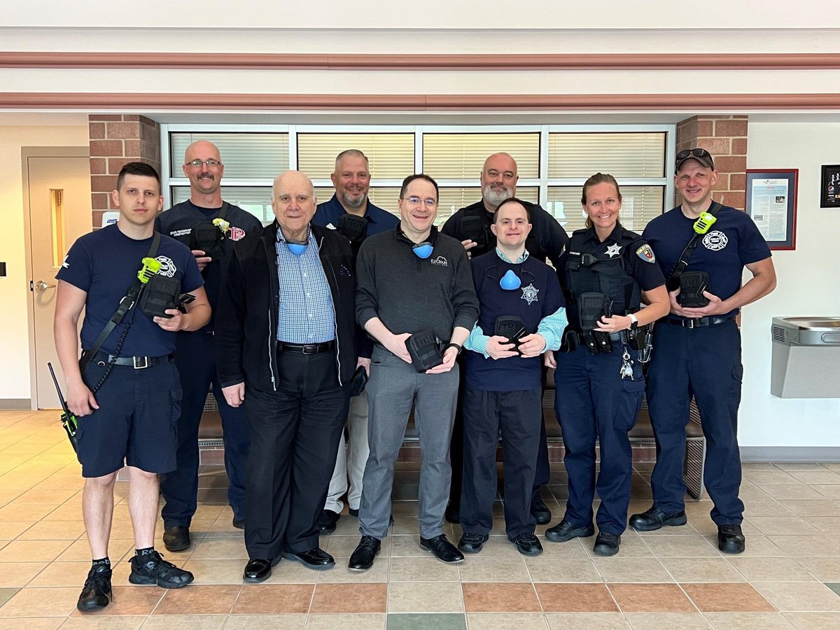 EzSanitizeO2's tweet image. My favorite #O2moment #O2Canada #BreatheLifeIn #BreatheEz #NationalPoliceWeek facebook.com/10006814032118…