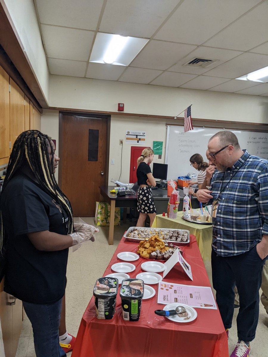 Sts participated in the Food Truck cooking competition to see who has the “Best Tasting Food Truck”. 12 trucks made their own dishes. Congratulations to Kenzie and Maggie from “Forest Floor” for winning! They will be able to make food to sell to staff next week @FLWWILDCATS