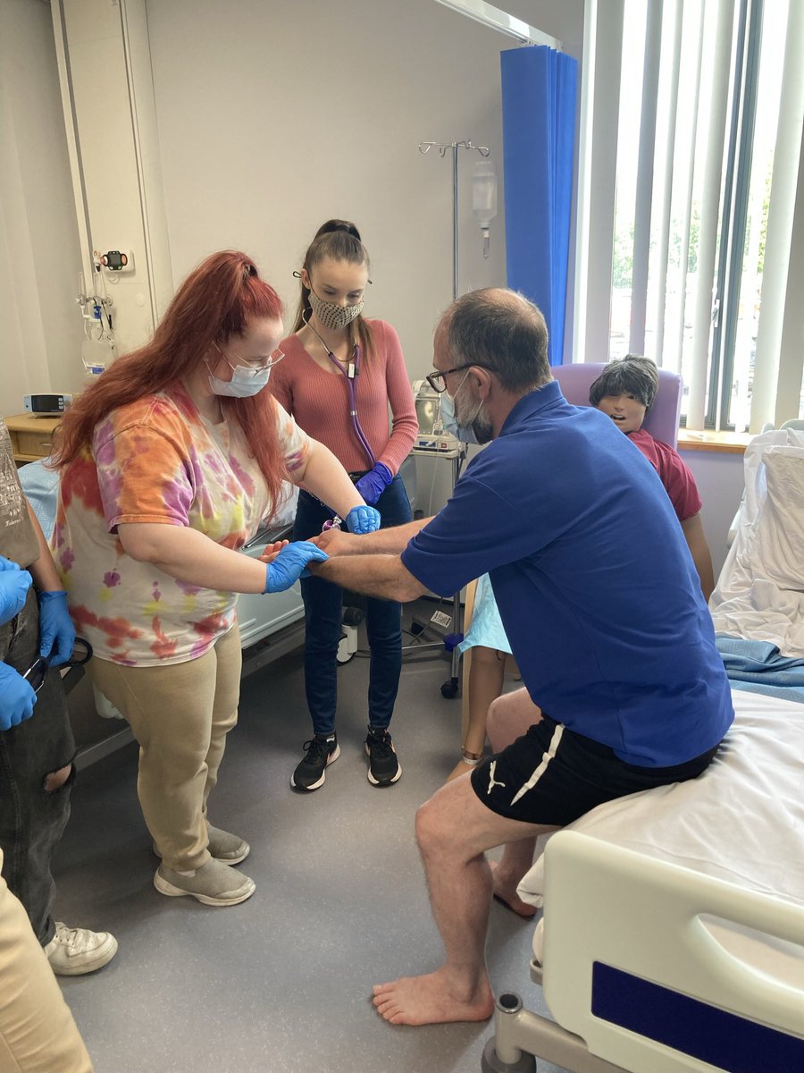 UCSbiosciences's tweet photo. Final day of our work based learning module and our students had a brilliant time learning about taking a patient history and examining for cardiovascular disease @UoCMedSchool @uochester @Meducate2 https://t.co/rD1DuFPdzx