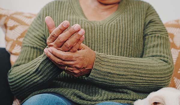 It's estimated that 50% of patients with #IBD experience #arthralgia. What strategies are available to help us identify those patients with peripheral discomforts? bit.ly/3FTxEkA #RheumTwitter #Rheumatology