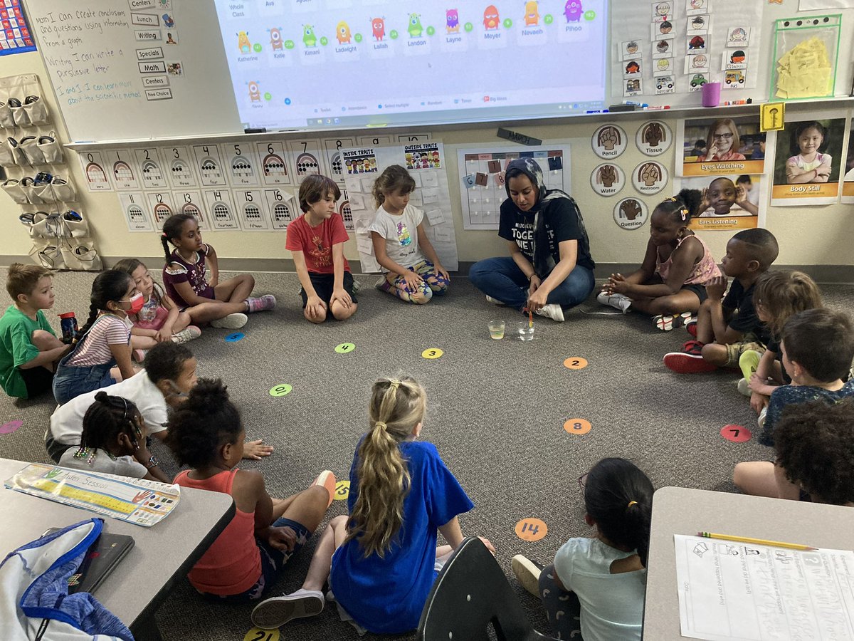 ABahraq's tweet photo. Learning about the scientific method using the dancing worms experiment! This was a hit! https://t.co/TCBdAlW4iD