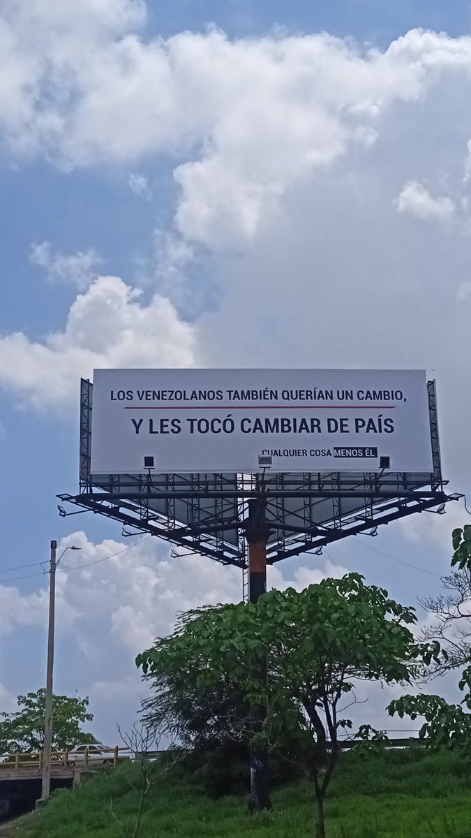 marimondieu's tweet photo. Sale uno aburrido y se encuentra con esta hermosa valla en el puente de la 30 con circunvalar. https://t.co/JIonHU6YAH