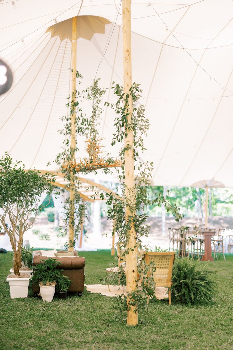 We're still swooning over this incredible spring reception design✨🤩 Happy #FloralFriday #BoldEventsATL 

📸: Haint Blue Collective