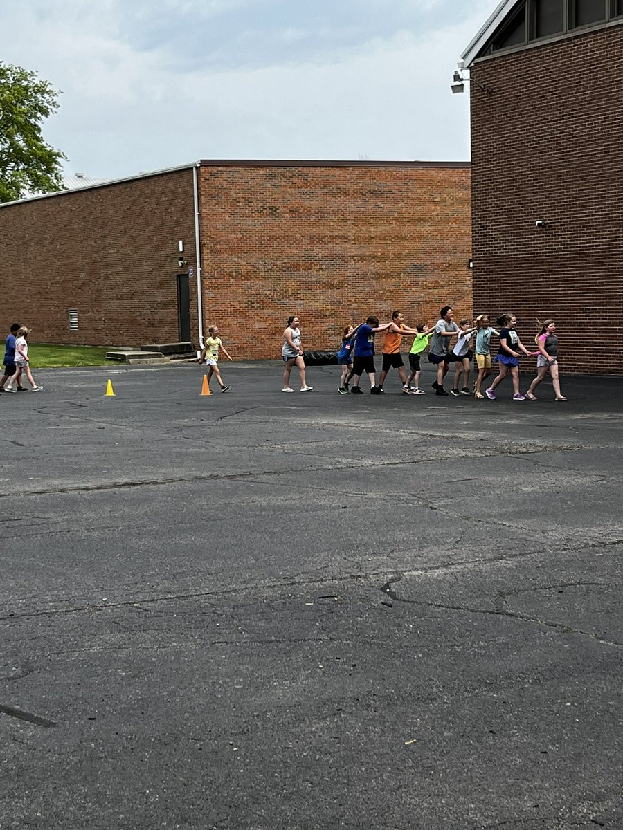 sterkelteach's tweet photo. PTO DAWG Walk 💜🐾 @Bement_CUSD_5 https://t.co/mm1CgR0hcM