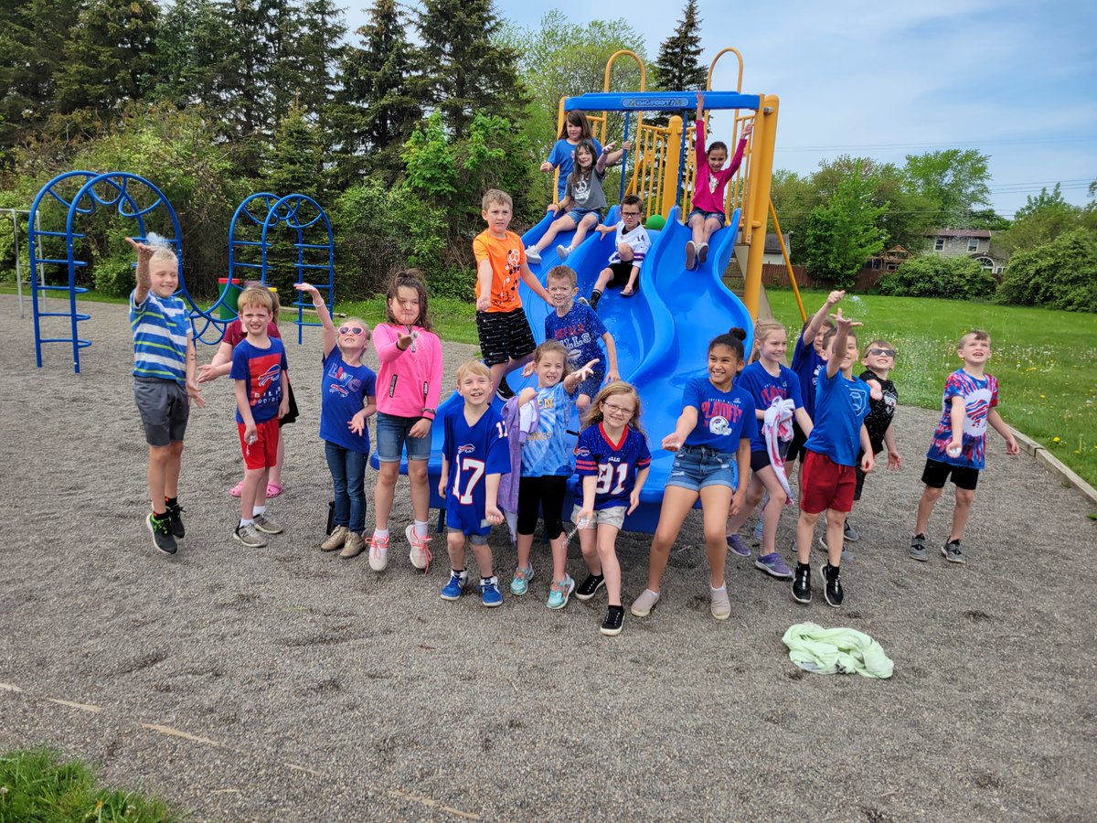 Mrs. Etzel tweet media