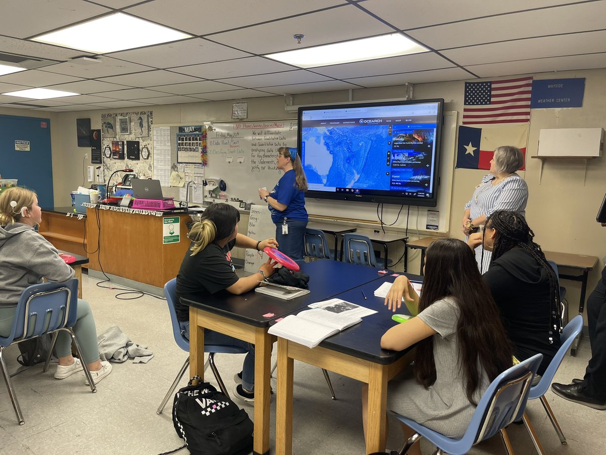 LParkerEdD's tweet photo. It’s time to learn great things @EMSISD @wms_tv #emsproud #sharkweek #science #futureready what’s the difference in #qualitative #quantitative #data https://t.co/hnVZvNTOvi