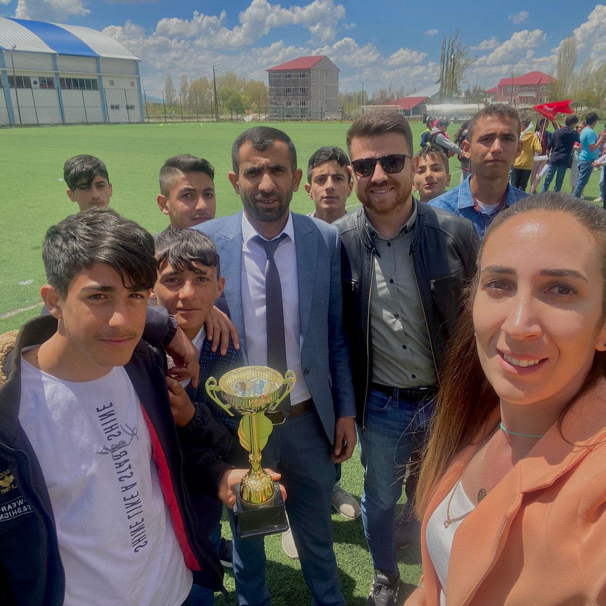 cesimbayramort's tweet photo. İlçemizde yapılan futbol turnuvasında okulumuz yıldız erkeklerde 2'nci olmuştur. Öğrencilerimizi ve emeği geçen öğretmenlerimizi tebrik ederiz. @hasan_kokrek @burhankurt04 @erol_isen @gzmgam9542 https://t.co/9SnbOX332B