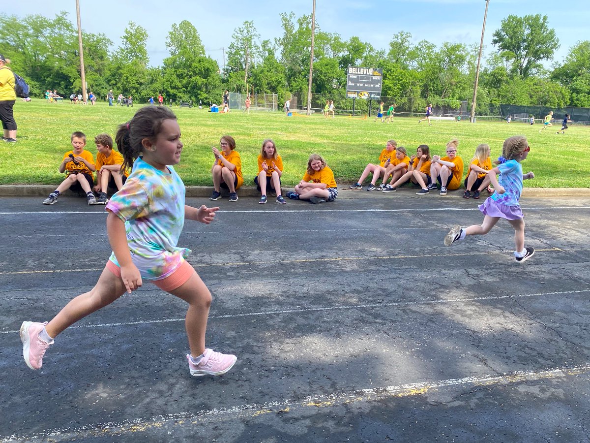 Bellevue_Ind's tweet photo. GES Field Day Fun! #LoveTheVue https://t.co/n6jtssuJS8