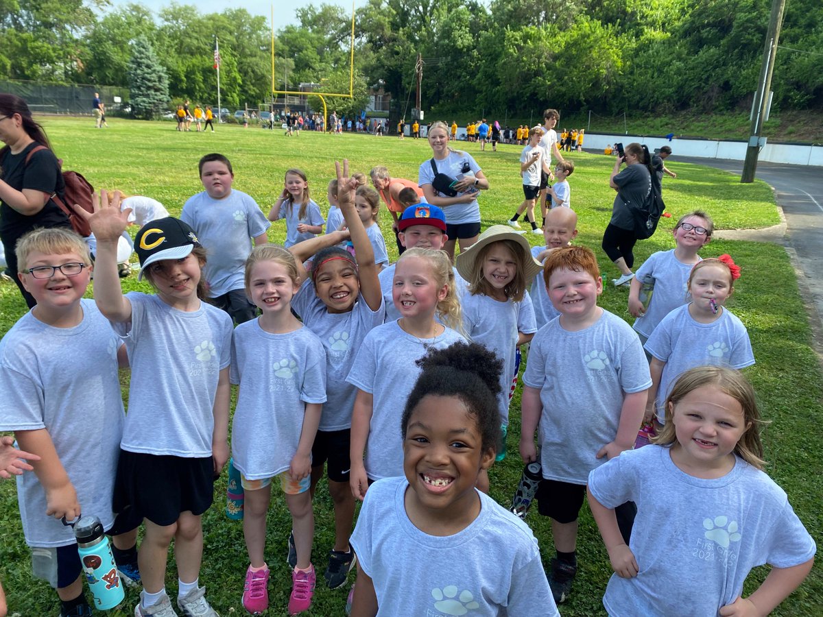 Bellevue_Ind's tweet photo. GES Field Day Fun! #LoveTheVue https://t.co/n6jtssuJS8