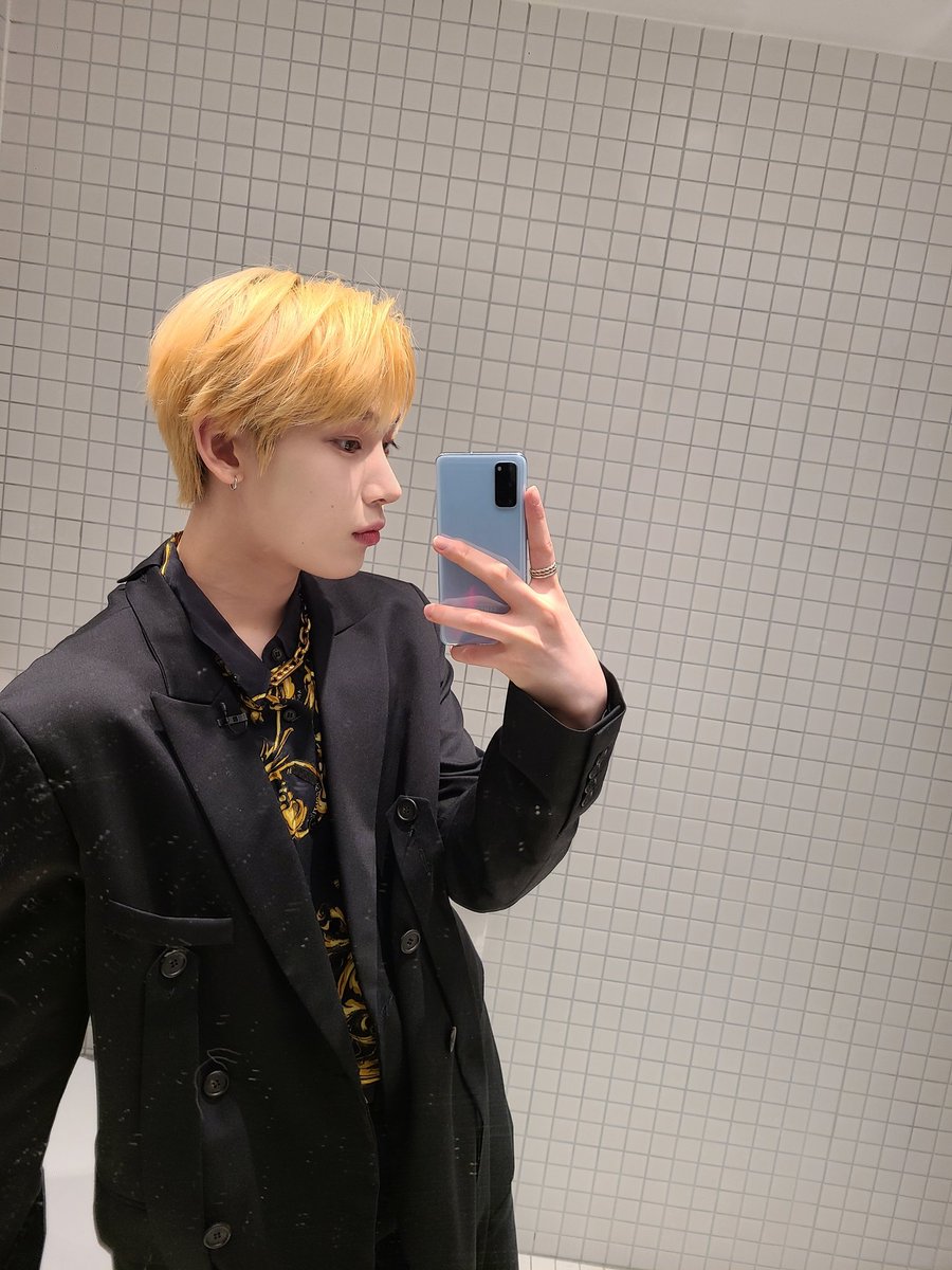 jwoonie_'s tweet photo. @ENHYPEN_members trad:
Sunoo de 20 años 🌸🥳🎉🎈🎁
#SUNOO #SunooSelcaCollection # 20 Años # Día de la Mayoría de Edad # Felicitaciones # Flor # Perfume #?? https://t.co/LV9isHNVW3