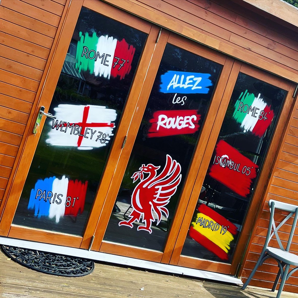 SignsbyjamesC's tweet photo. More Red Windows done this week! 🔴🔴⚽️ 

#LFC #lfcwindows #lfcwindowart #Reds #paris2022 #liverpoolFC #6times #realmadridvsliverpool  #LFCart #liverpoolart #liverpoolartist https://t.co/iokMdl6SoY