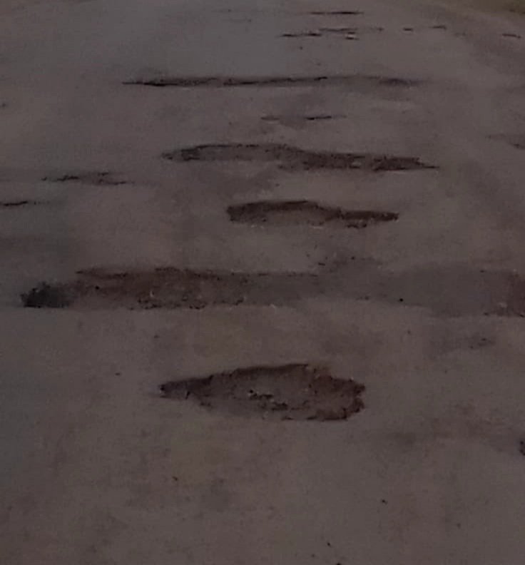 Burton_Potholes's tweet photo. People of Burton, we need you 👋 we need photos of pot holes 🕳 in your area, tag us and the road name too and the best one will become our header image. Who's up for the challenge? #potholechallenge #newheader #burton #photo https://t.co/EuxwafnArY
