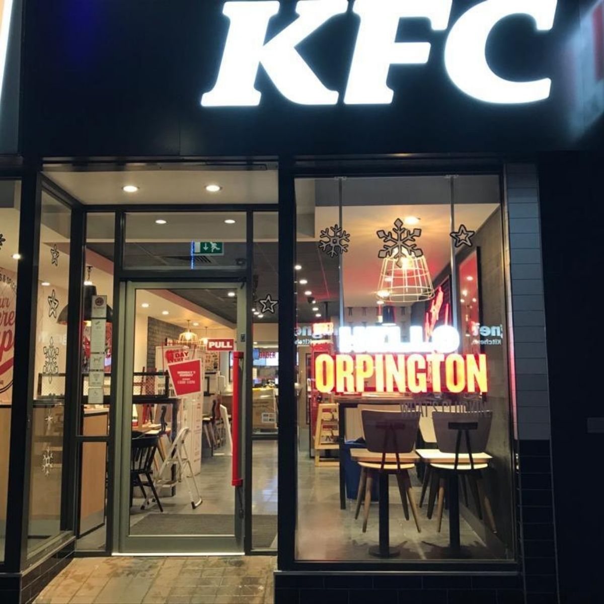 TempletonsLtd's tweet photo. #FlashbackFriday 🤩

A little flashback at some of our previous work - this job was completed with one of our clients, Thompsons Contractors, who had just completed a refurbishment at #KFC in Orpington.

Learn more about us &amp; how we can help your business: https://t.co/qdErjf7XkZ https://t.co/omyTaElcud