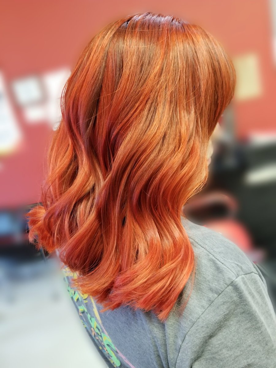 hairby_evelyn's tweet photo. 🍊🍊🍊
Ig @Hairbyevelyn92
.
.
.
.
.
.
.
.
#copperbalayage #redcopper #copperhair #hairstylist #hair #sanantoniotx #satx https://t.co/x46xI4cAMj