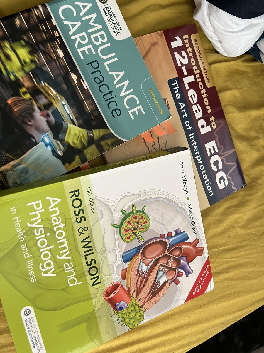 ScottRathbone77's tweet photo. So I’ve took the plunge! Come September I’ll be doing a technician course!😬😬 let the studying begin🚑 https://t.co/PhumAKSs5i