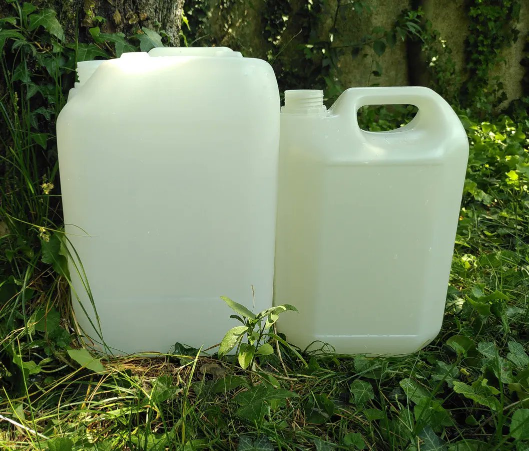 BensosEcodeterg's tweet photo. Riutilizzare i contenitori in plastica è ancora più bello e utile che riciclarli! Ecco qualche indicazione su come consegnare i contenitori a Bensos in modo che non abbiano assorbito sostanze indesiderate 😉 Buon weekend ecologico a tutti! https://t.co/ye1nf23QnH #naturerespect https://t.co/X59hZCMieF