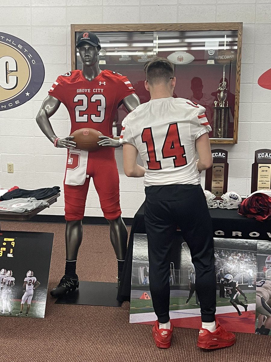 DB_CoachDeuce2's tweet photo. Just the beginning of a JOURNEY! Greatness starts with having a VISION AND PURPOSE! Congrats to @ZaneKnightStro2 @Twittman24 on their visit to GROCE CITY COLLEGE! πππ #PickerPride #TheGrapeVines #NEFootball https://t.co/EDmfFB2z2x