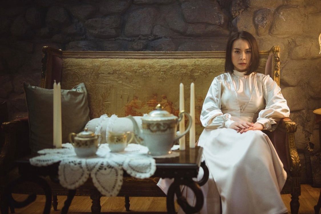 days2mitski's tweet image. new mitski photoshoot loml