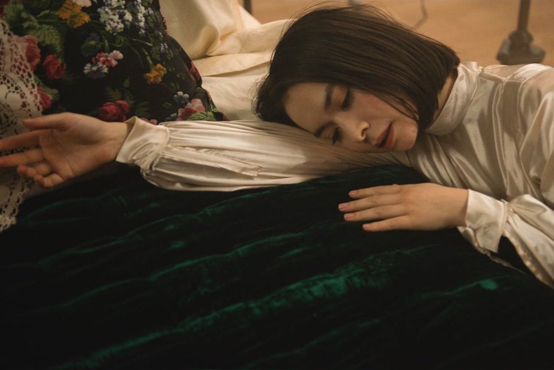 days2mitski's tweet image. new mitski photoshoot loml