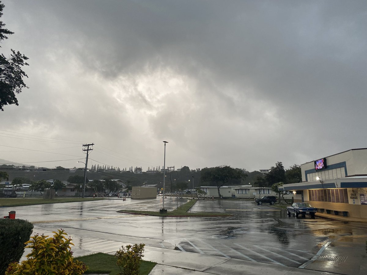 Happy happy happy Aloha Friday Moanalua, have a great weekend.  Wet roads, drive safe. Congrats to Moanalua High School C/O 2022. #mmsherd #808educate
