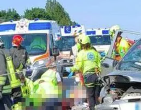 SUEM_Veneto's tweet photo. 20MAG 16:15 San Pietro in Gù #SS53 incidente tra auto e mezzo pesante, intervento #suemVI e #suemPD con 4 #ambulanze ed #elisoccorso di #Padova e #Verona con @vvfveneto. Due deceduti, due feriti in condizioni critiche elitrasportati e due feriti meno gravi https://t.co/YfTKB9s2jX