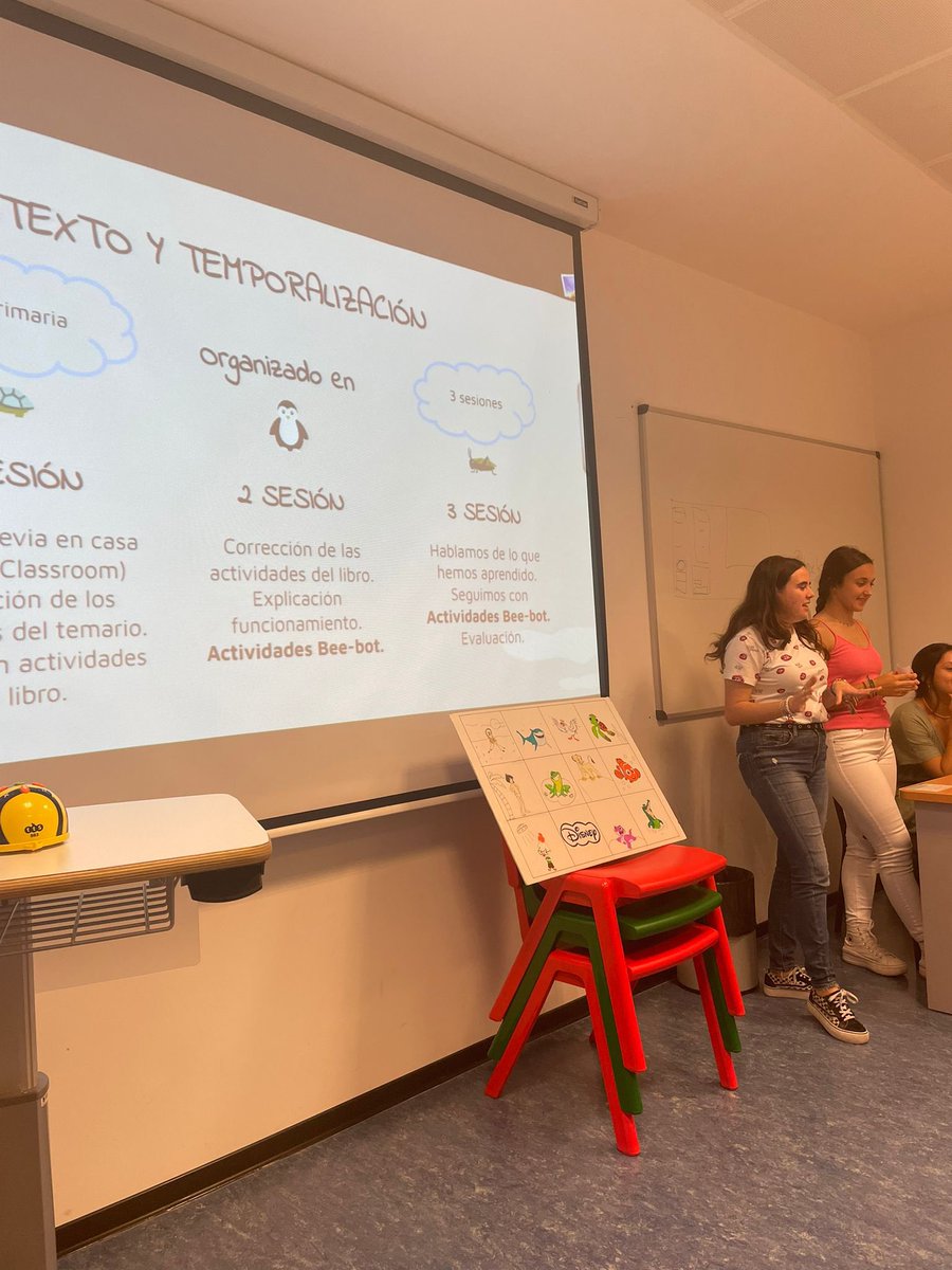 PeinadoPallares's tweet photo. Hoy por fin hemos realizado la presentación de nuestro tapiz Bee-bot. Estamos súper orgullosas de nuestro trabajo, nos ha salido genial!! 😍
#MP1855B https://t.co/TSpfeAZv5h