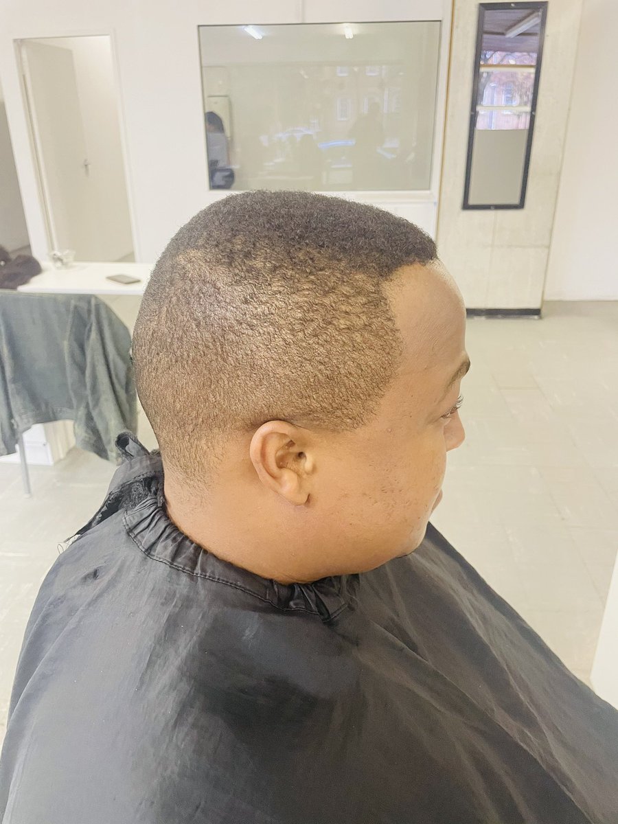 NononsensePule's tweet photo. This guy said he is opening a barbershop to pay his varsity fees and I said he can use my head to practice,not bad at all💯even paid him❤️Bloem Twitter please let’s support him🙏🏽 https://t.co/WC8BjiEzVJ