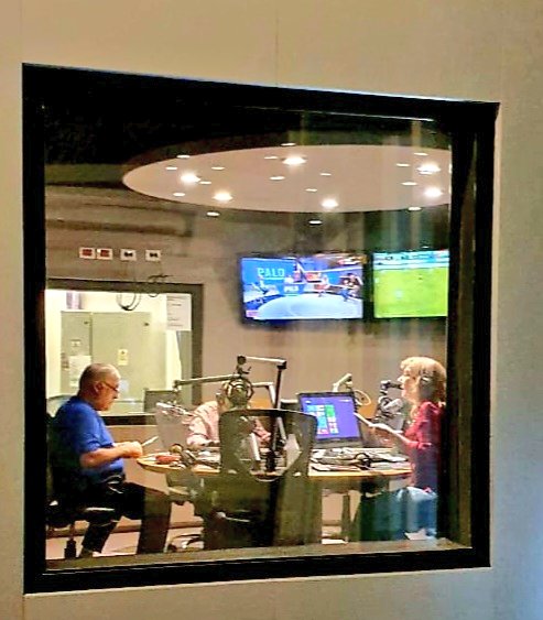 Viajeros5_3's tweet photo. Desde 00hs, arrancando el sábado, conocé lugares, tradiciones y personajes por @Continental590 .
Con @mestherprensa , @FernandoAMilo y @leandrogargiulo https://t.co/EL9Ibiddkg