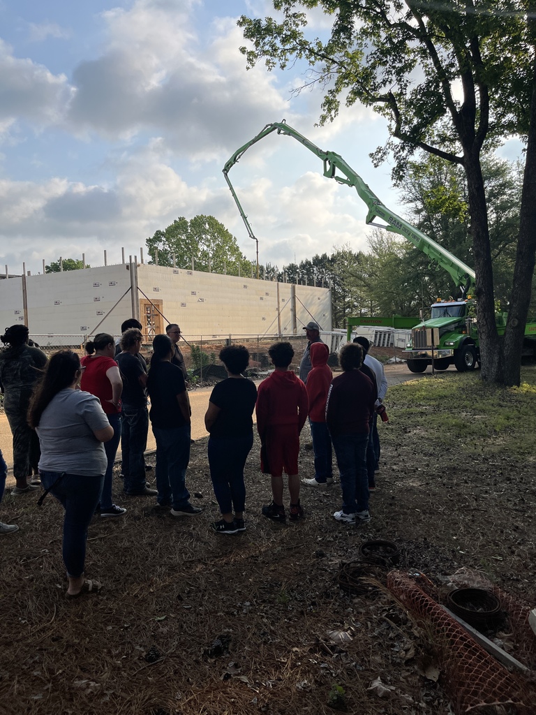 IdabelPublicSch's tweet photo. #ihswarrior summer school students learned a little about the safe room construction this morning with an explanation by the site superintendent while the safe room walls were being poured! Real life math, science, and engineering. #ipswarriors #preparingchampions #GOWARRIORS https://t.co/sJYyXr1Dx9