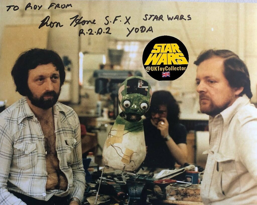 UKToyCollector's tweet photo. I spent last Sunday at The @SmugglersEntertainments #StarWars Charity Day. A brilliant day with some great members of #StarWars Cast & Crew signing. I made some excellent additions to my #StarWarsAutographCollection
Here’s one by #RonHone 😃👍🏻 A memb… https://t.co/xl9lf6ttvI https://t.co/gr6MyQwajM