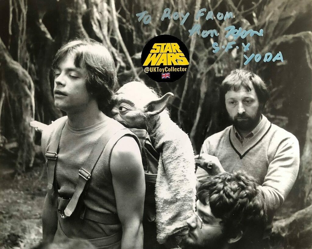UKToyCollector's tweet photo. I spent last Sunday at The @SmugglersEntertainments #StarWars Charity Day. A brilliant day with some great members of #StarWars Cast & Crew signing. I made some excellent additions to my #StarWarsAutographCollection
Here’s one by #RonHone 😃👍🏻 A memb… https://t.co/Pf0WUyixjl https://t.co/uHgxv0wbAr