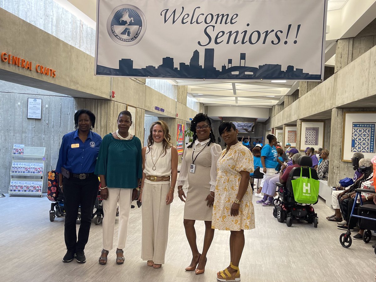AudreyGibsn2eet's tweet photo. Thank you Secretary of Elder Affairs Michelle Branham for visiting with seniors &amp; staff at Mary Singleton Sr ctr this morning! Stop by again for part 2 of the “hot potato” game!#DOEA https://t.co/AIbdoV7kb9