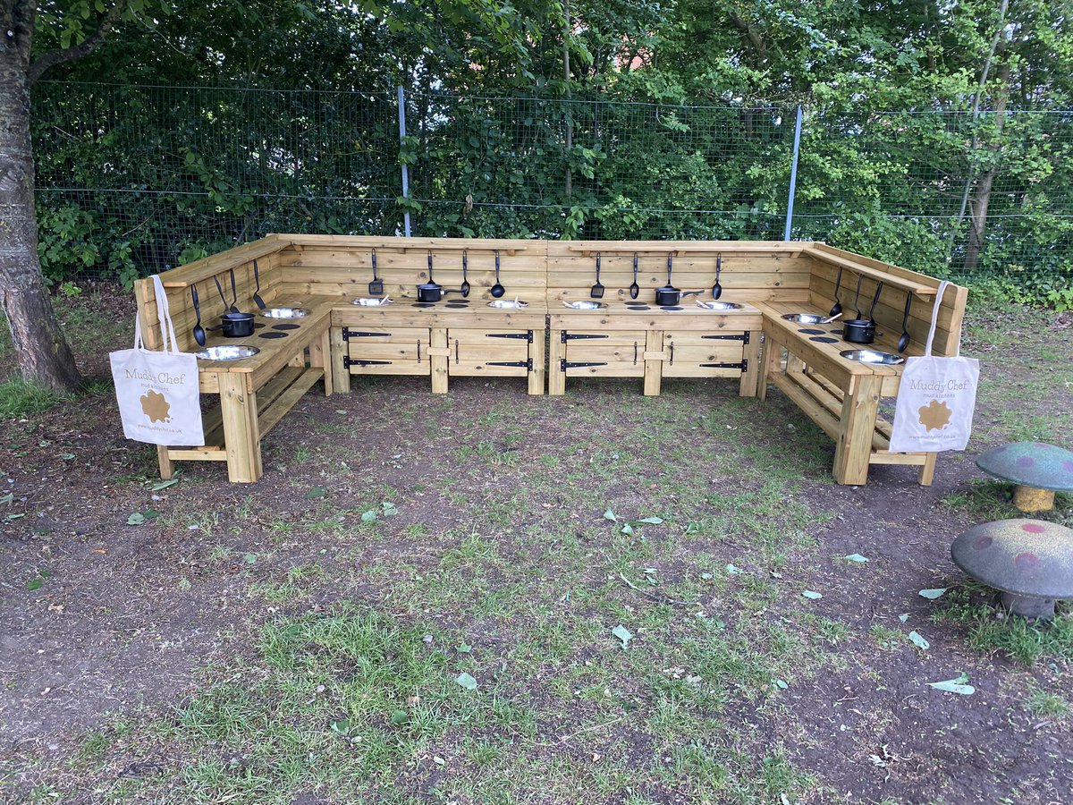 CharlieandShei's tweet photo. We had our mud kitchen delivered today for our OPAL play programme, the children are going to love it #outdoorlearning #OPAL #playtimes https://t.co/X7f38OKel8
