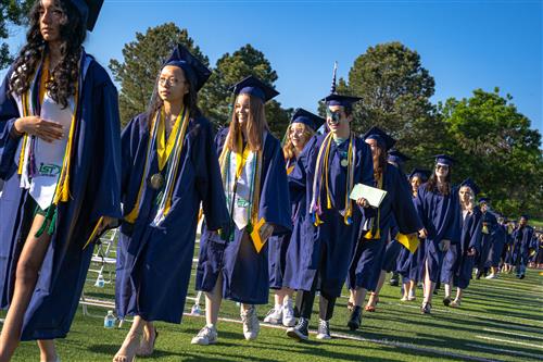 GRADUATION LIVESTREAMS!🎓🎉🎓🎉
You can watch all of our commencement ceremonies LIVE! Get the livestream links here: cherrycreekschools.org/Page/14310 and help us celebrate the Class of 2022! 
#CCSDK12