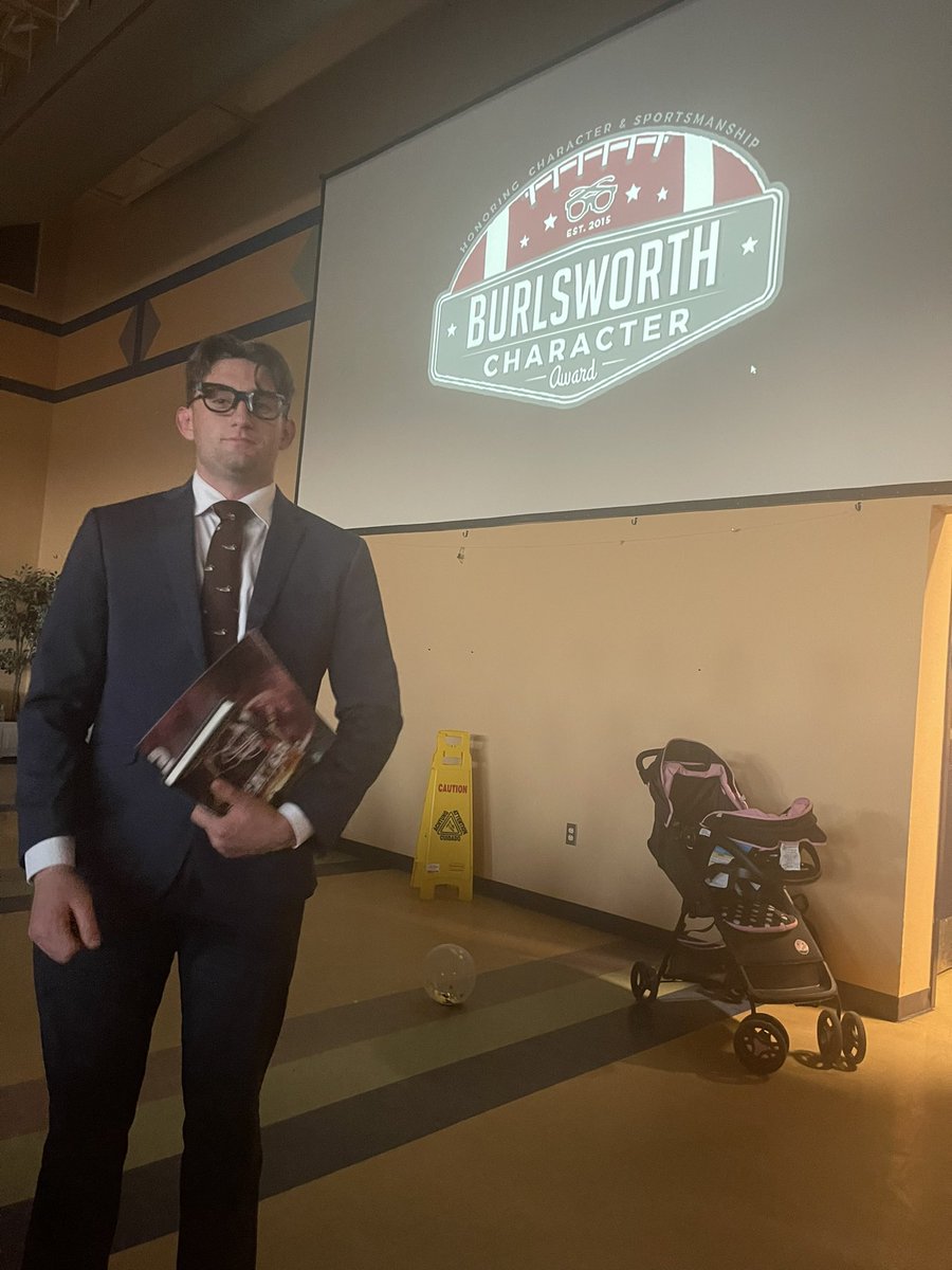 1st Team All-State LB, 1st Team 1-4A All District LB, 1-4A Utility POY, El Paso All-Star, Fabens Football MVP, Track Male Athlete of the Year, Athletic Trainer Award Brandon Burlsworth Award! Heck of a year! Truly one of the best to ever do it at Fabens!  <a href="/BelsheDrew/">Drew Belshe</a> <a href="/FabensFB/">Fabens Football</a> 🔥