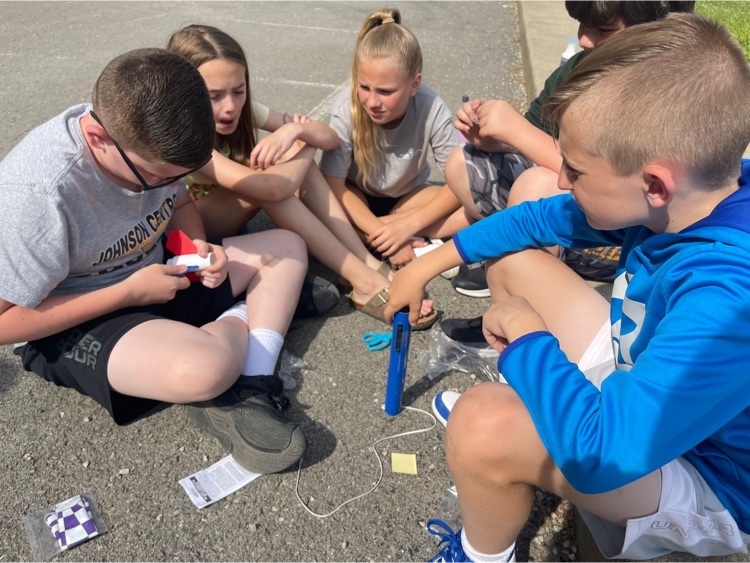 HES_Elementary's tweet photo. Today 4th grade students built rockets to set off on my Monday! Thanks to 6th grade for leading our students through the process! A huge thanks to Danny Blevins and Mike Burchett for all of the help! We love your passion for Space Science! https://t.co/rvLIH8DBBX